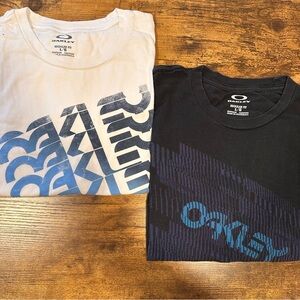 Lot 2: Oakley Graphic Tee - White & Black